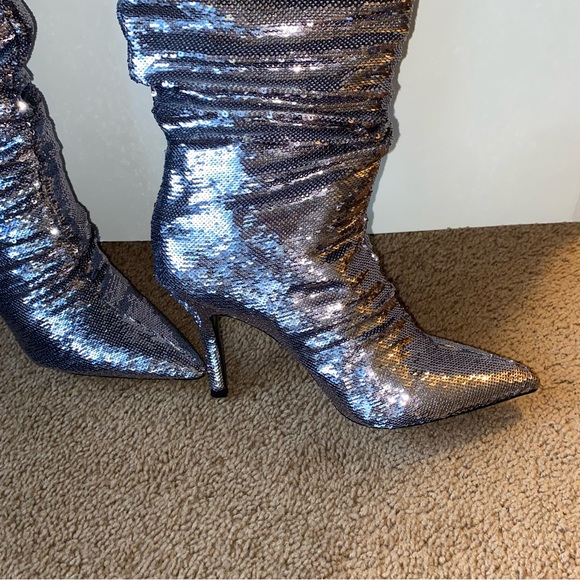 Rocco D'Amelio Shimmering Silver Heeled Boots - Picture 6 of 8